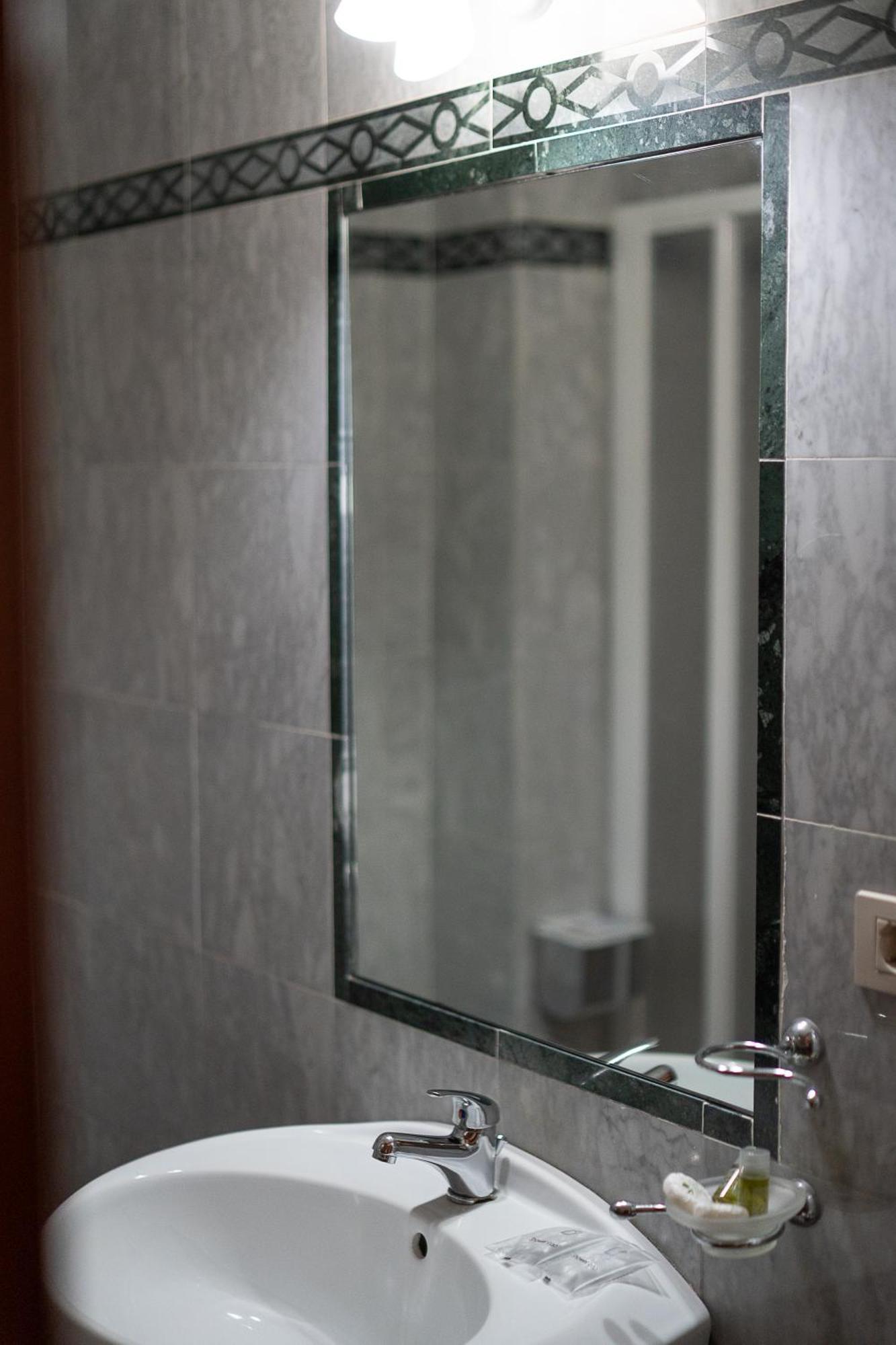 Hotel Napoleon Pontremoli Ngoại thất bức ảnh